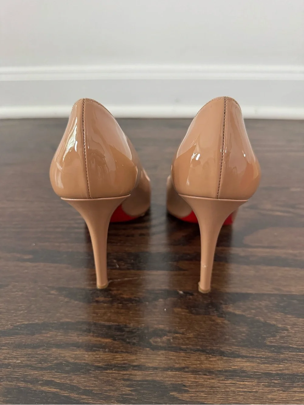 Christian Louboutin Nude Patent Round-Toe Simple Pumps 100